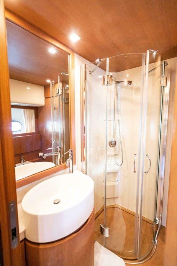 the best price on - - Ferretti Yachts