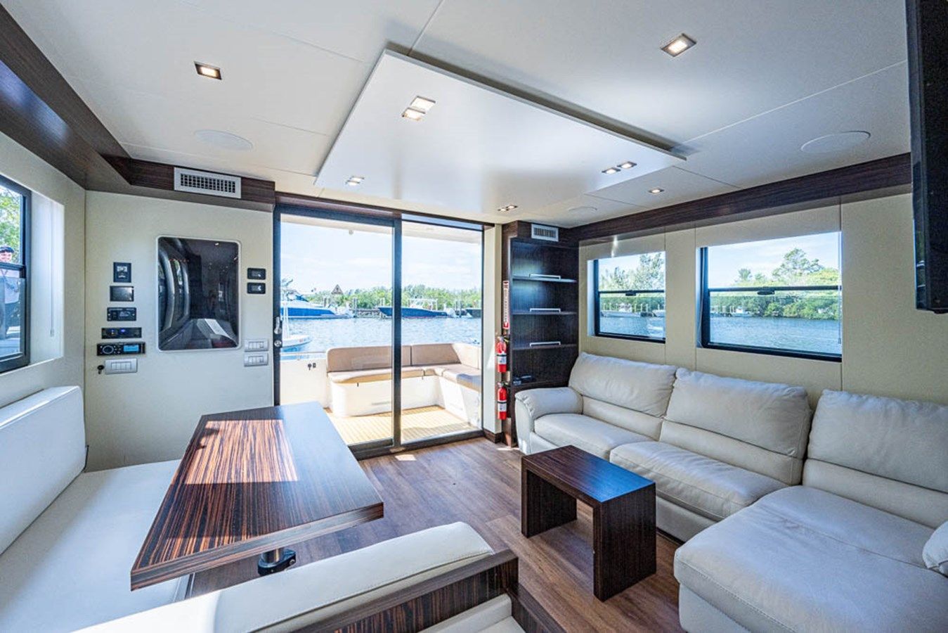 Buy a yacht 44 Powercat 44