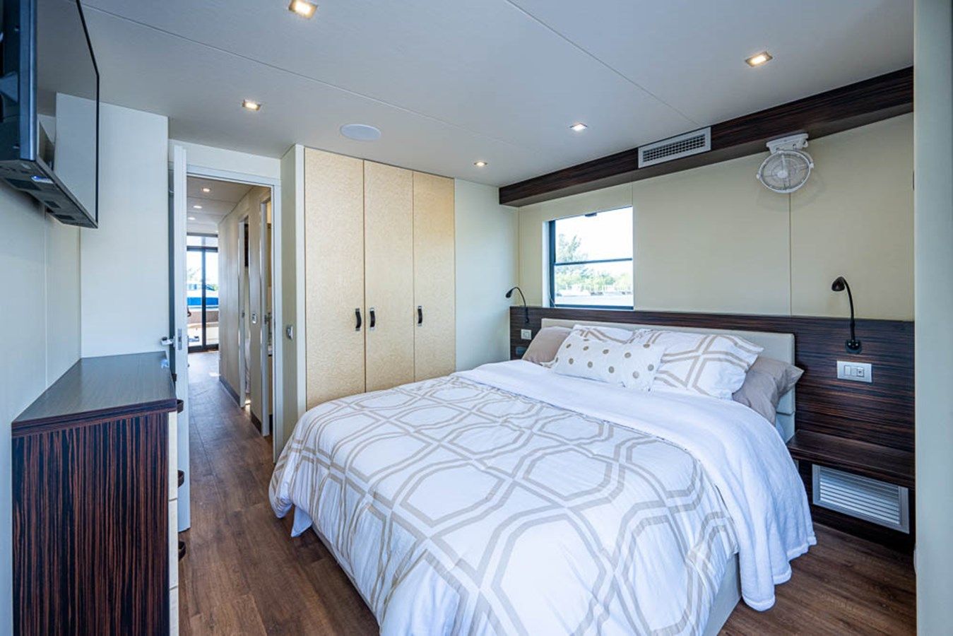 the best price on 44 Powercat - OVERBLUE