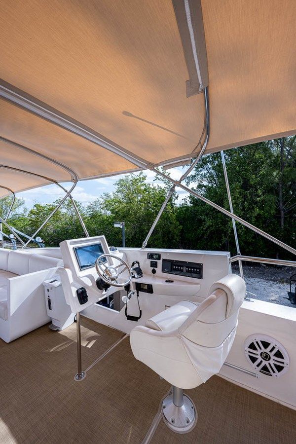 the best price on 44 Powercat 2017