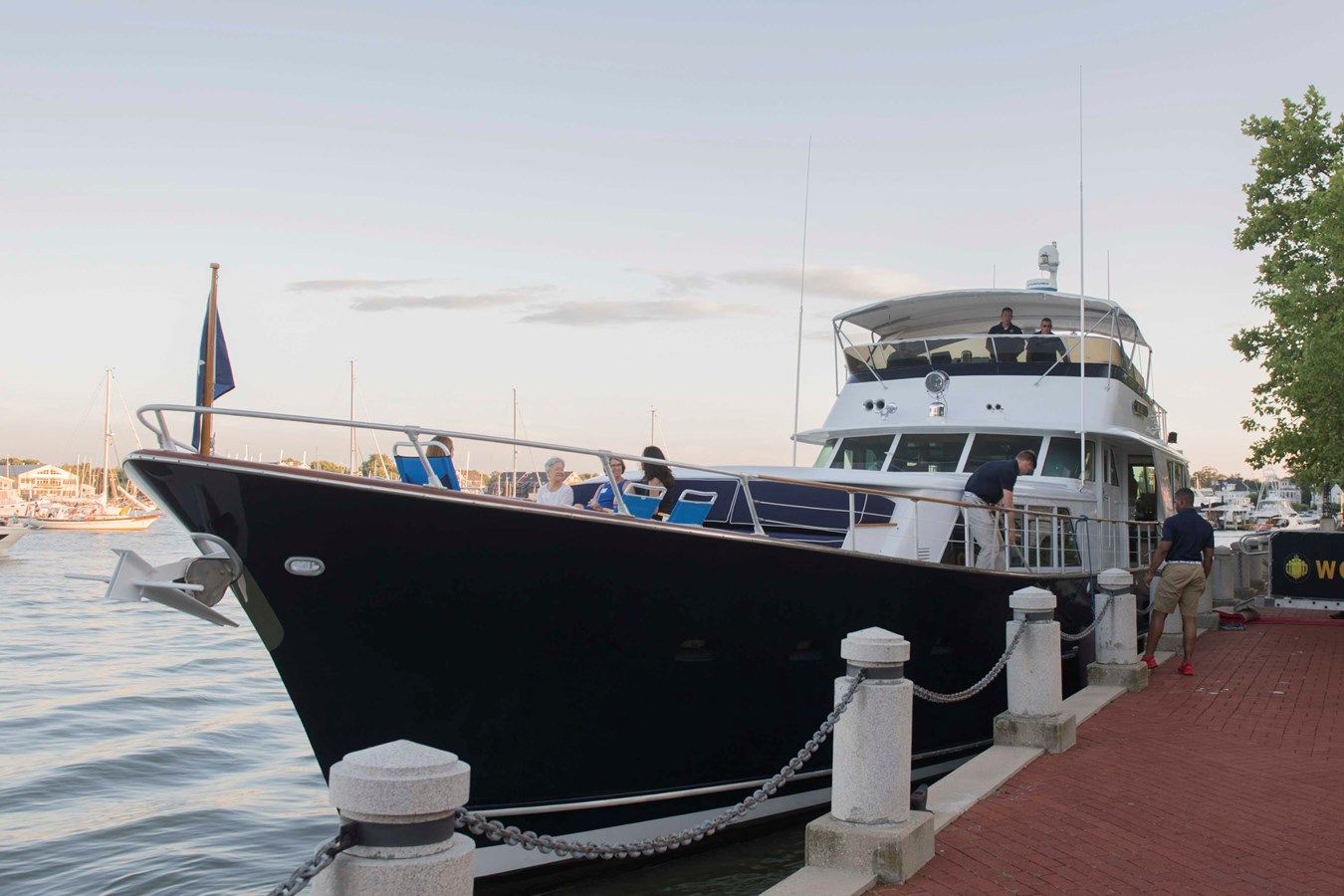 Buy a yacht SERENITY 83