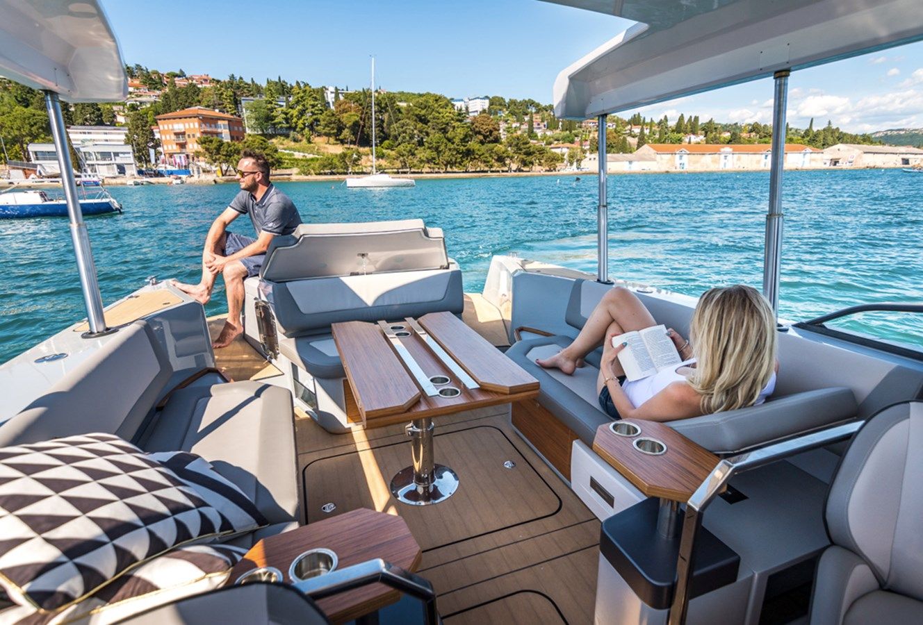 Buy a yacht Alfastreet 28 cabin motor 28 cabin motor