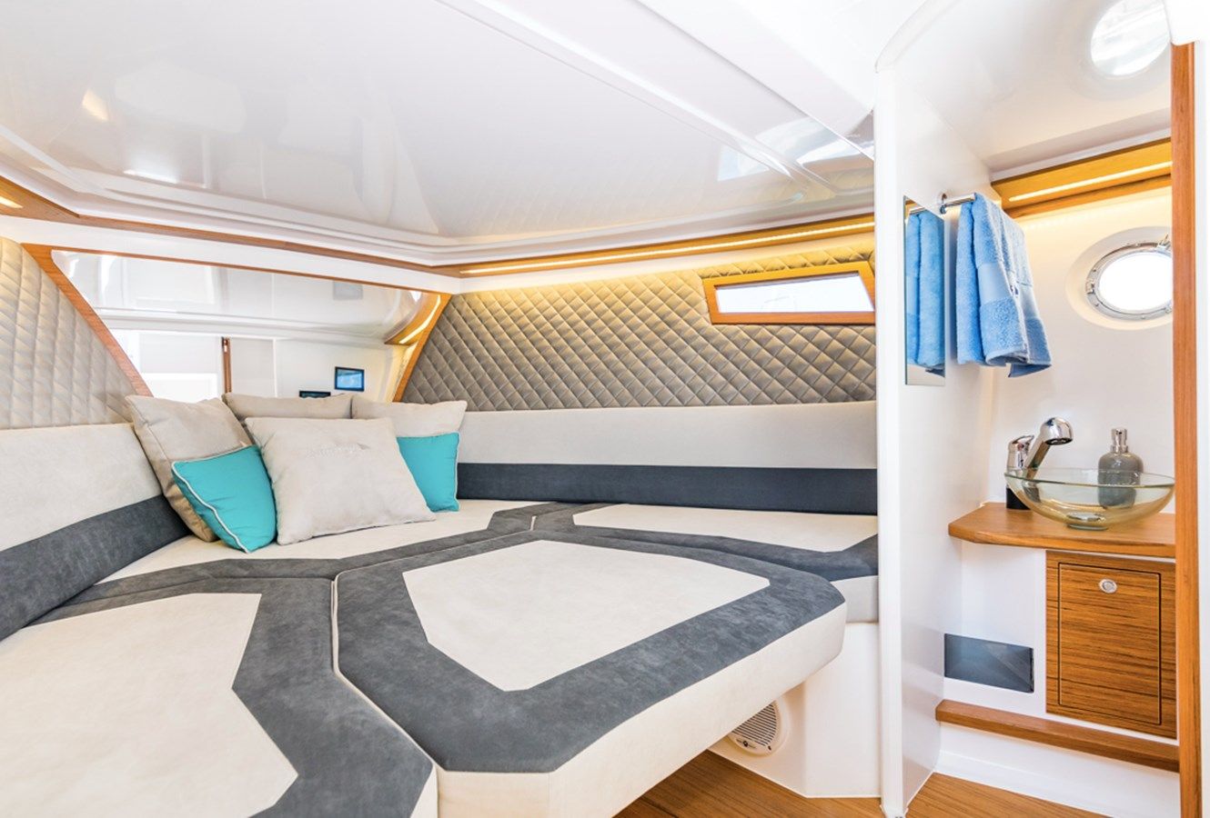 Alfastreet 28 cabin motor