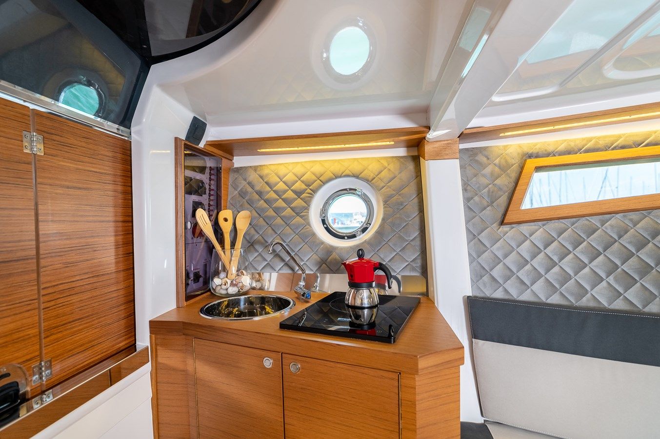 the best price on Alfastreet 28 cabin electric 2022