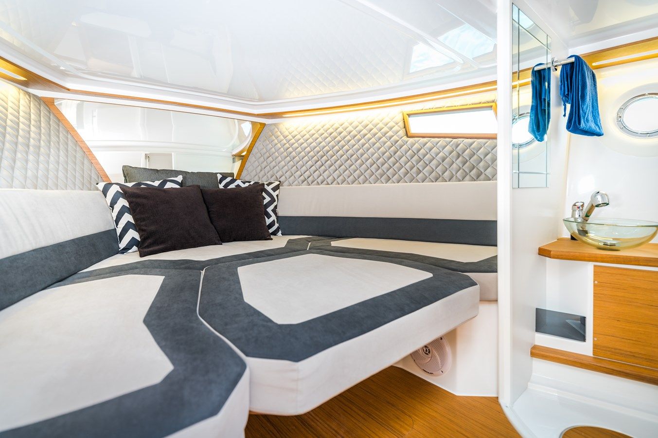 best yacht sales deals Alfastreet 32 cabin