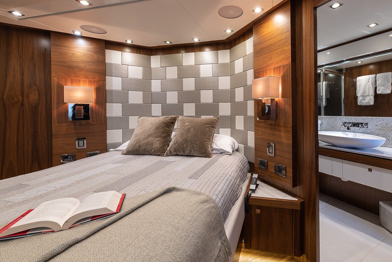 the best price on INSIGNIA 115