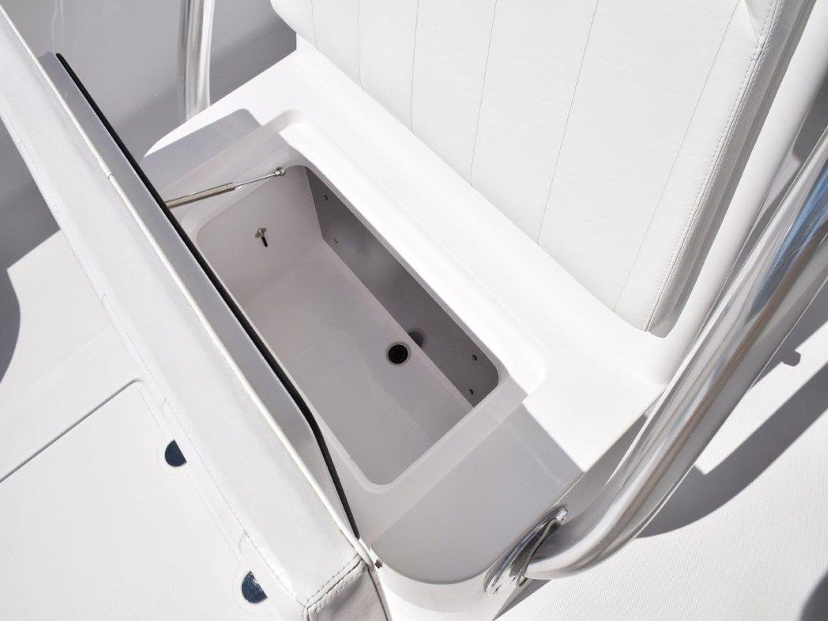 best yacht sales deals LION'S SHARE Center Console