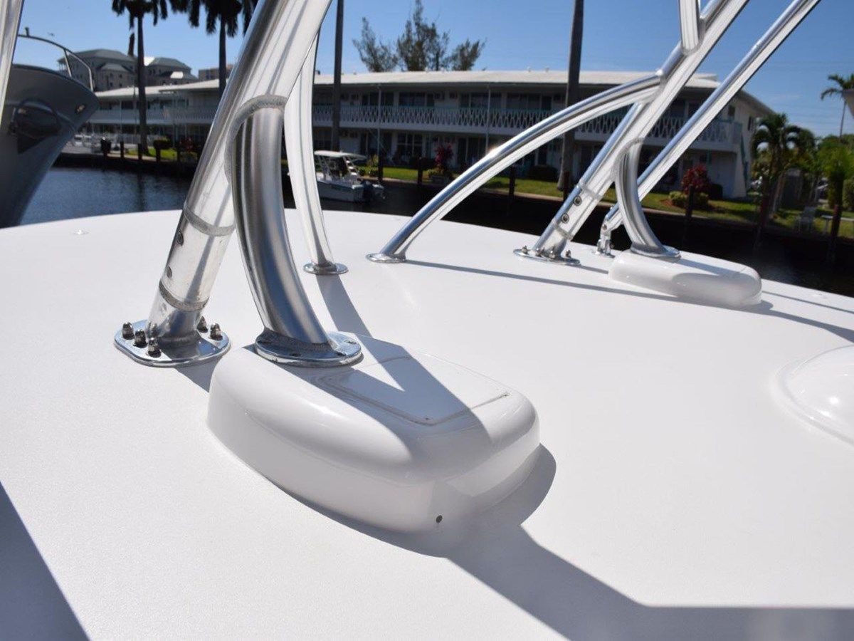 Buy a yacht LION'S SHARE Center Console