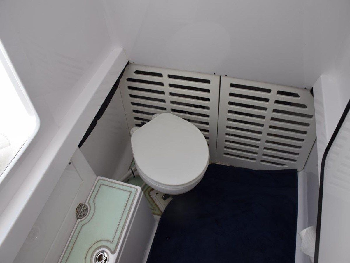 Buy a yacht LION'S SHARE - BAHAMA BOAT WORKS