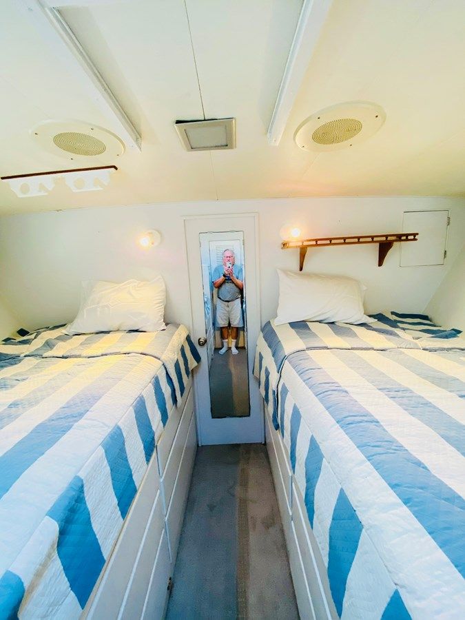 the best price on SERENITY - BURGER BOAT COMPANY