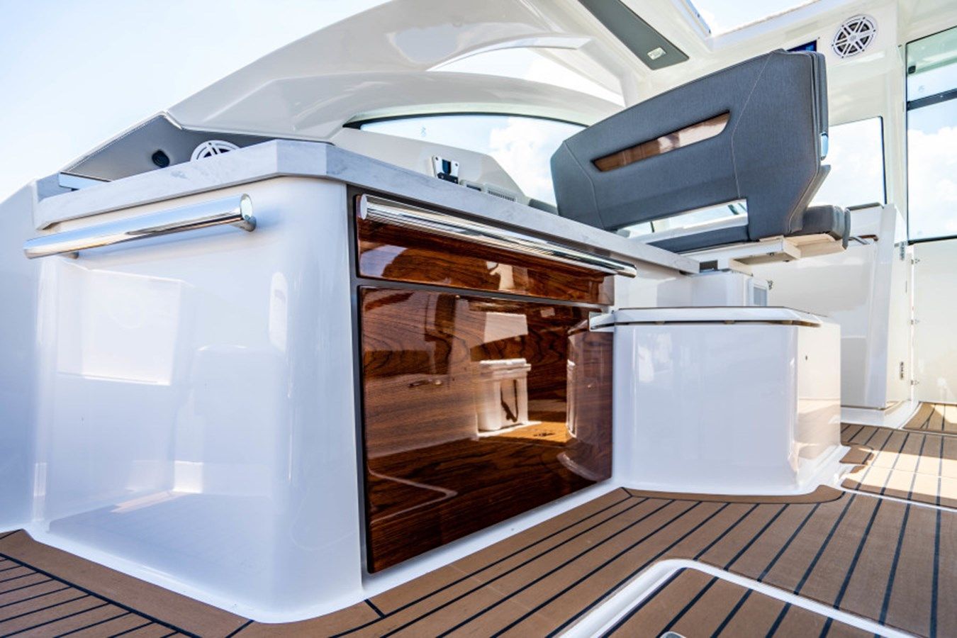 Лучшая цена на Supernatural - Tiara