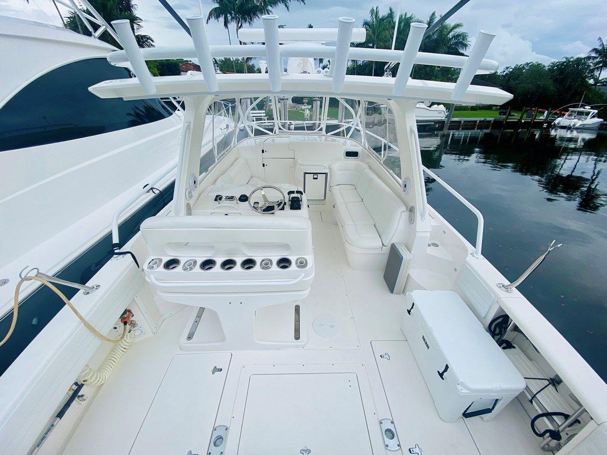 Buy a yacht - 390 Sport Yacht