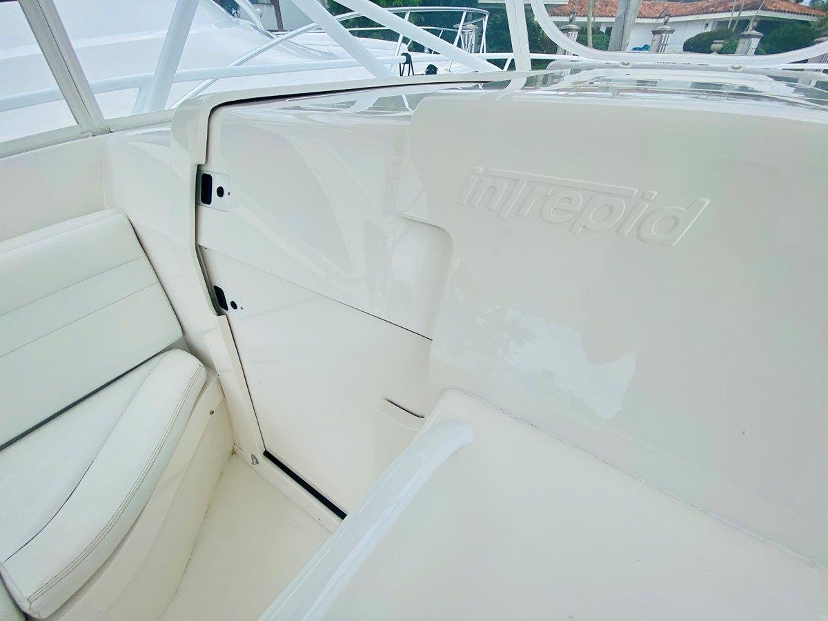 Buy a - 390 Sport Yacht at Shestakov Yacht Sales