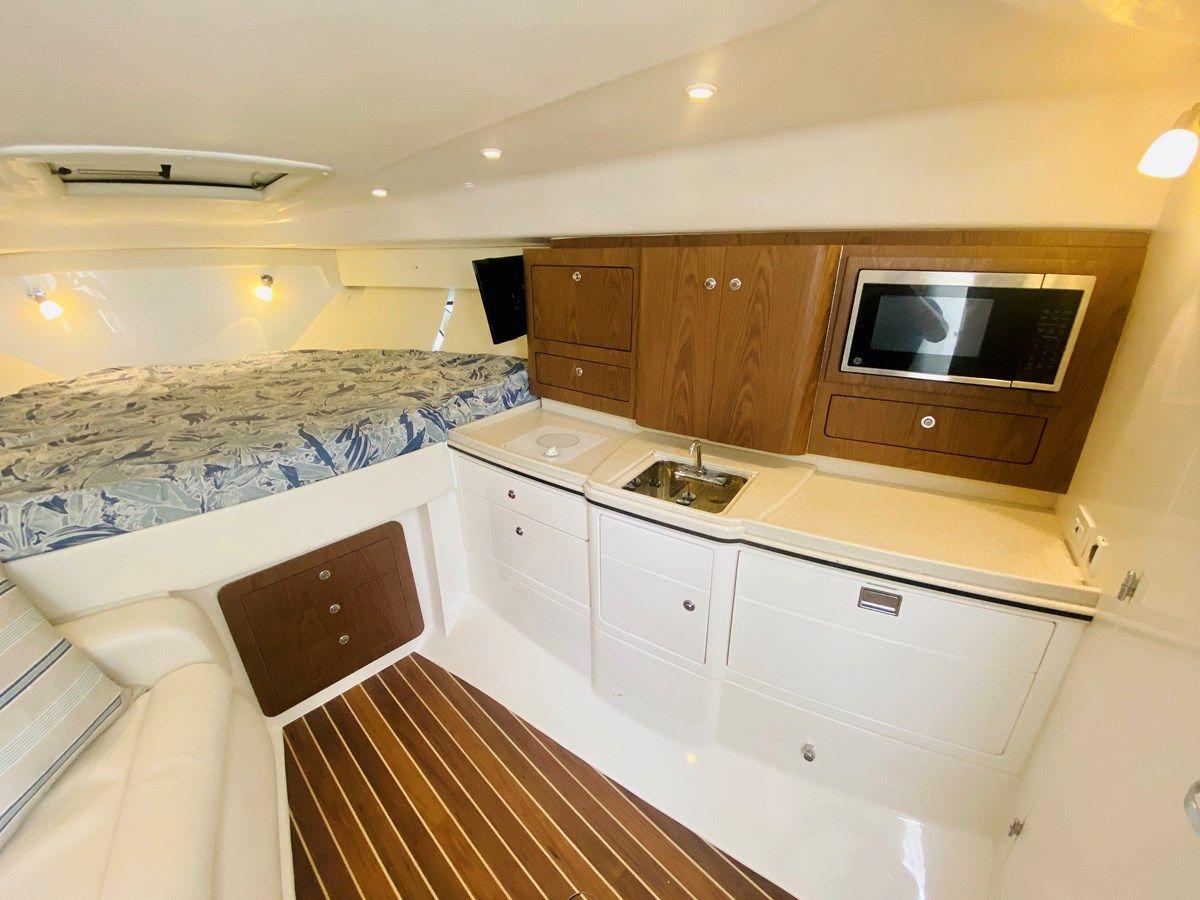 the best price on - 390 Sport Yacht