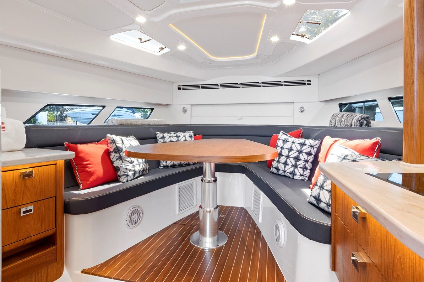 Buy a - 477 Evolution at Shestakov Yacht Sales