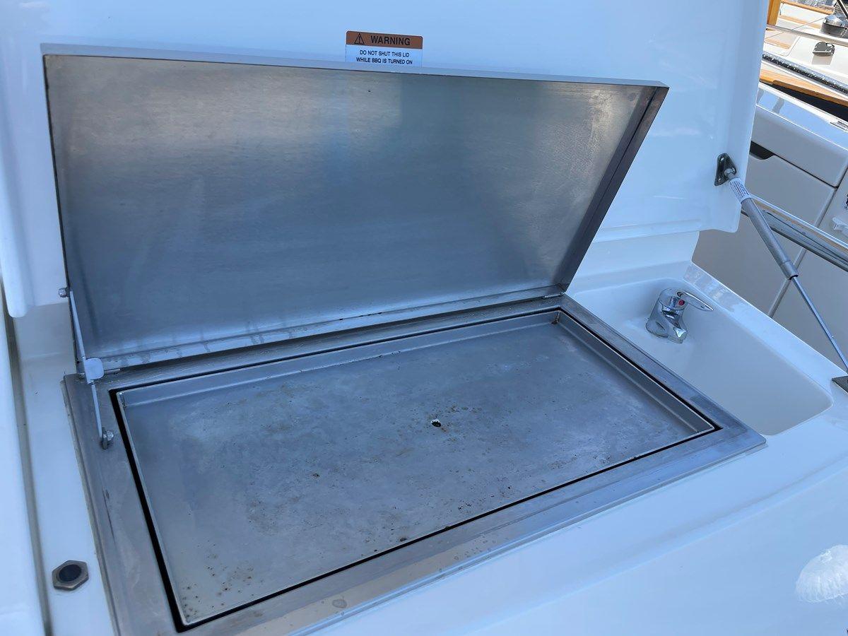 ABOVE & BEYOND - Maritimo