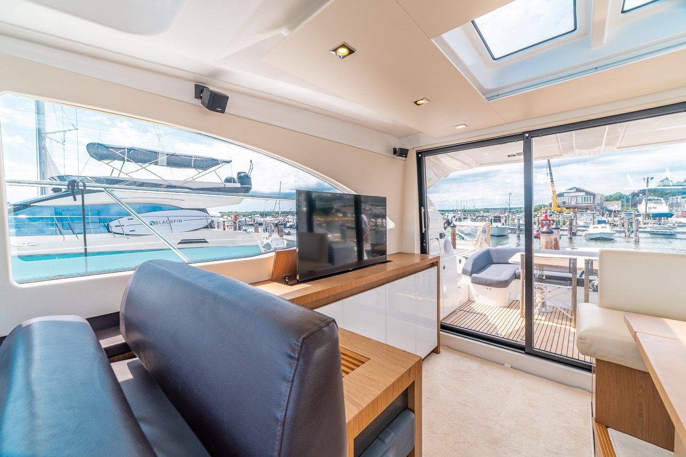 Buy a yacht Carolina