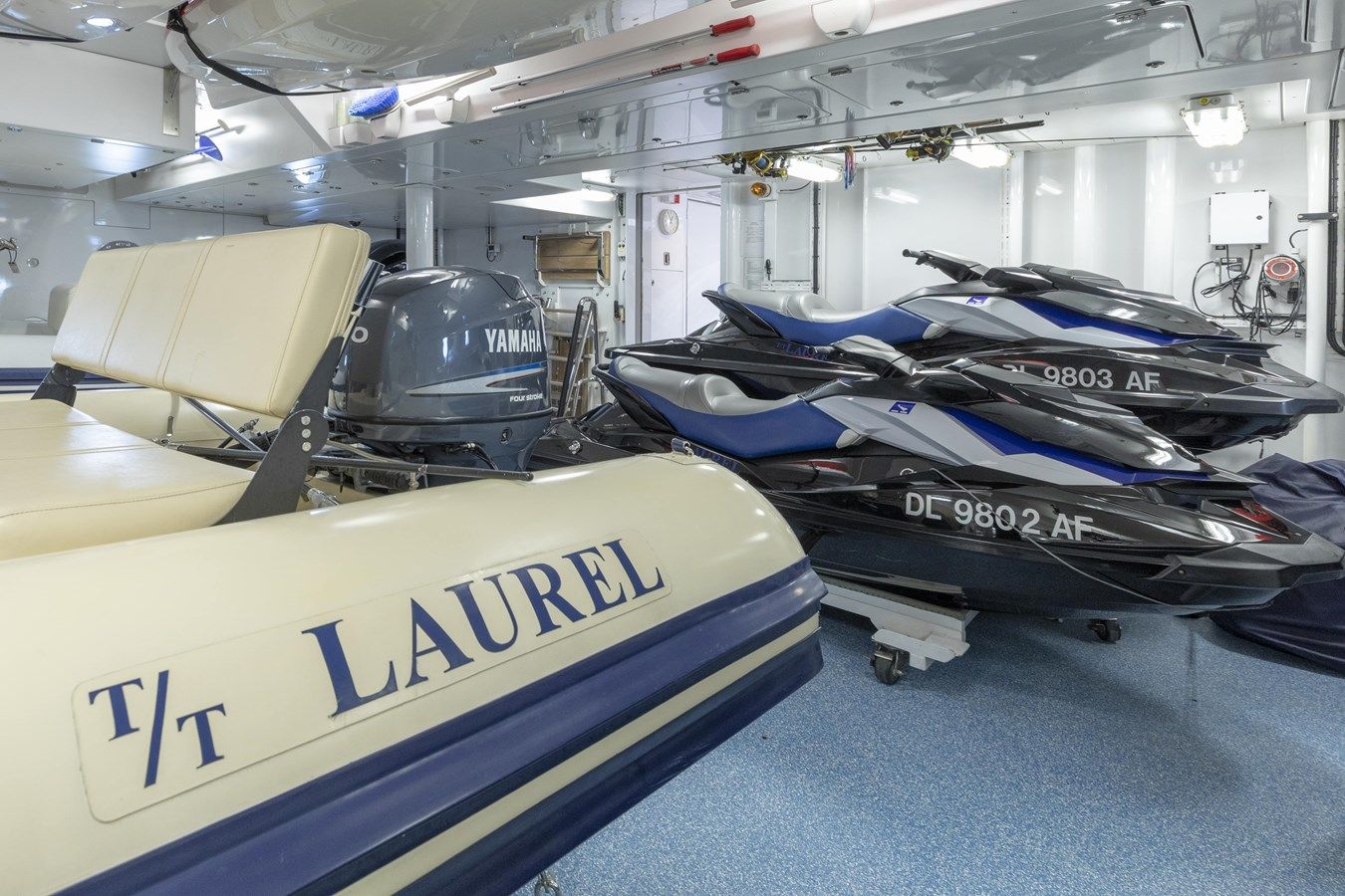 Лучшие предложения покупки яхты LAUREL 240