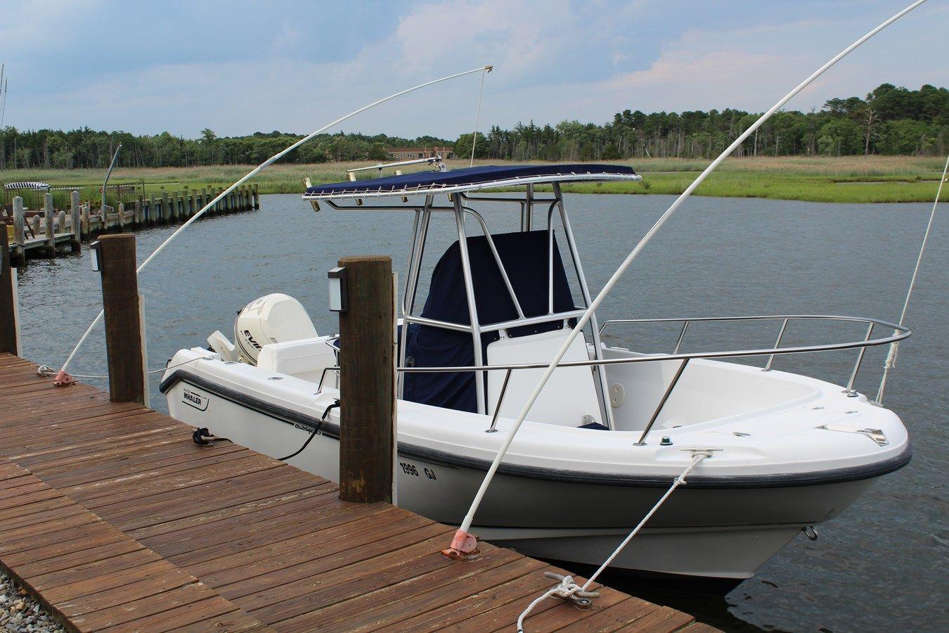 23 OUTRAGE - Boston Whaler yacht sale