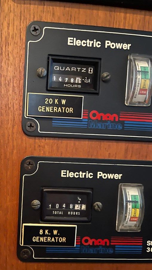 best yacht sales deals JUST BEARLY III - TOLLYCRAFT