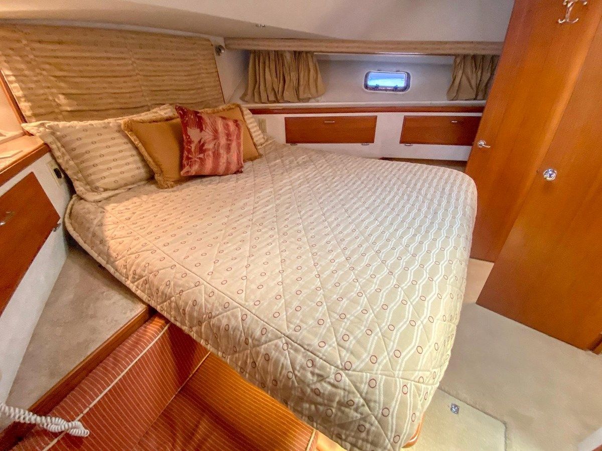 Buy a yacht JUST BEARLY III - TOLLYCRAFT