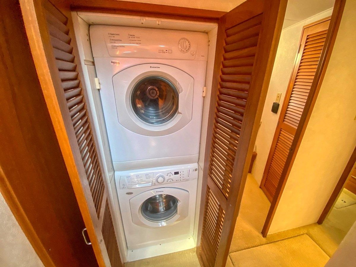 JUST BEARLY III - TOLLYCRAFT yacht sale