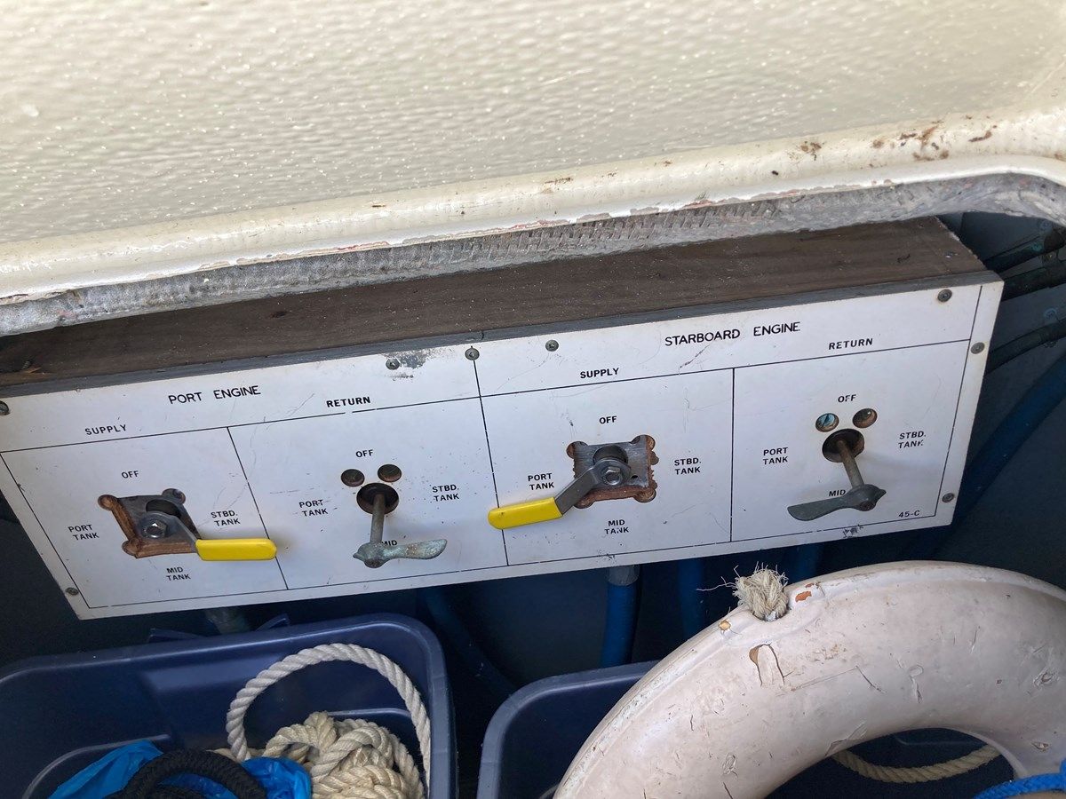 the best price on 46' Hatteras 1976