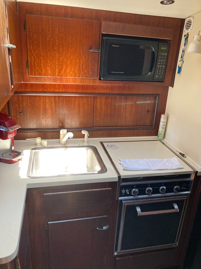 Buy a 46' Hatteras 1976 - Hatteras at Shestakov Yacht Sales