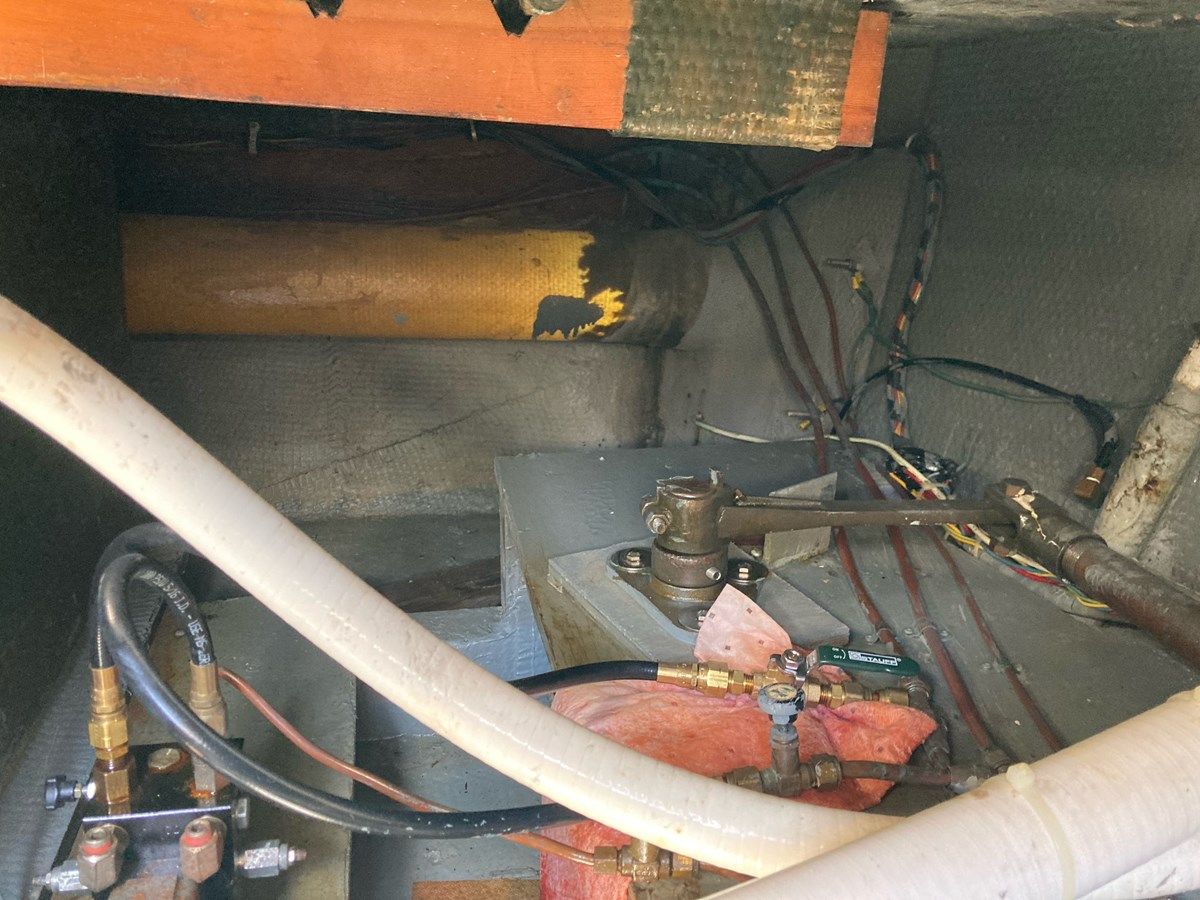 best yacht sales deals 46' Hatteras 1976