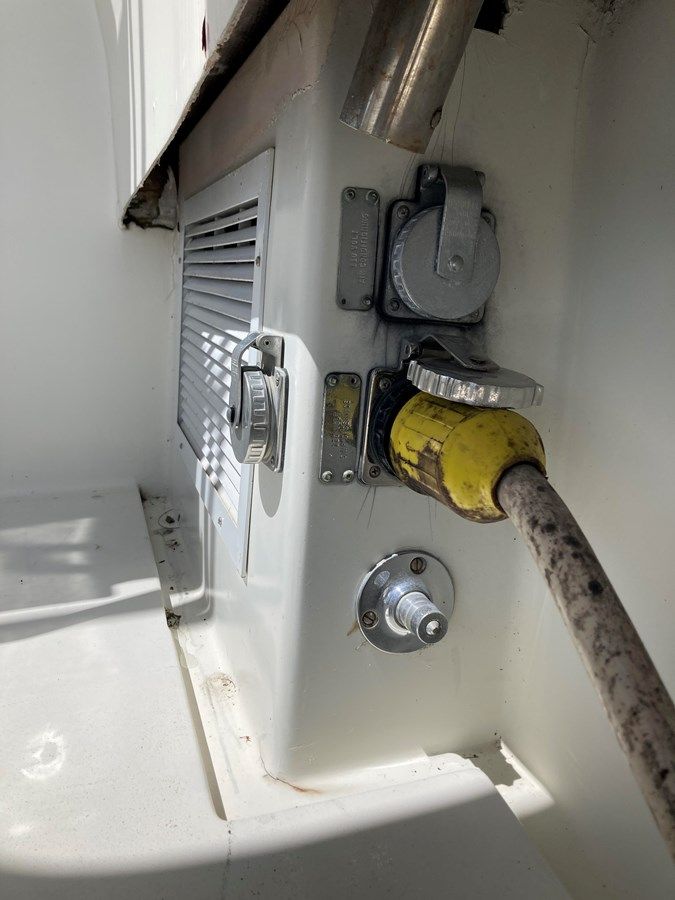 Buy a 46' Hatteras 1976 46 at Shestakov Yacht Sales