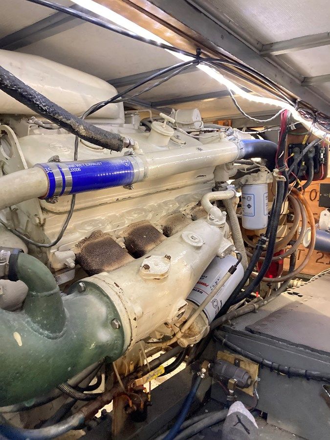 Buy a 46' Hatteras 1976 at Shestakov Yacht Sales