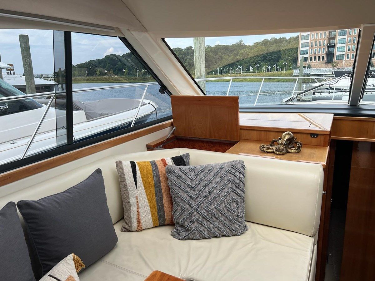 Buy a yacht IMAGINE - RIVIERA AUSTRALIA