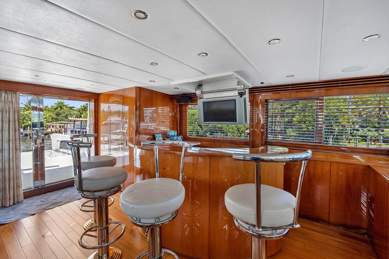 best yacht sales deals JEF82110L506 82