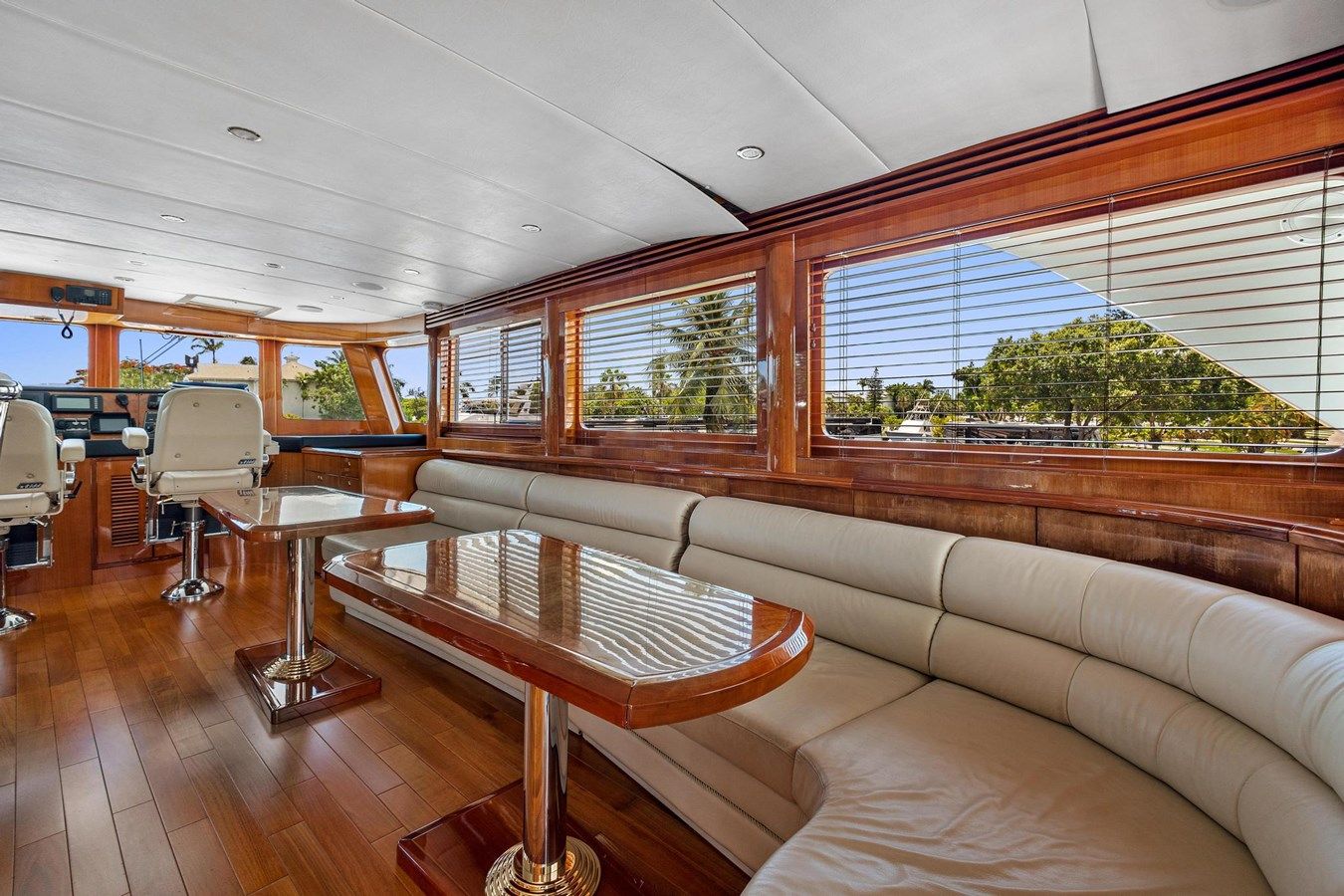 JEF82110L506 Starship Pilothouse