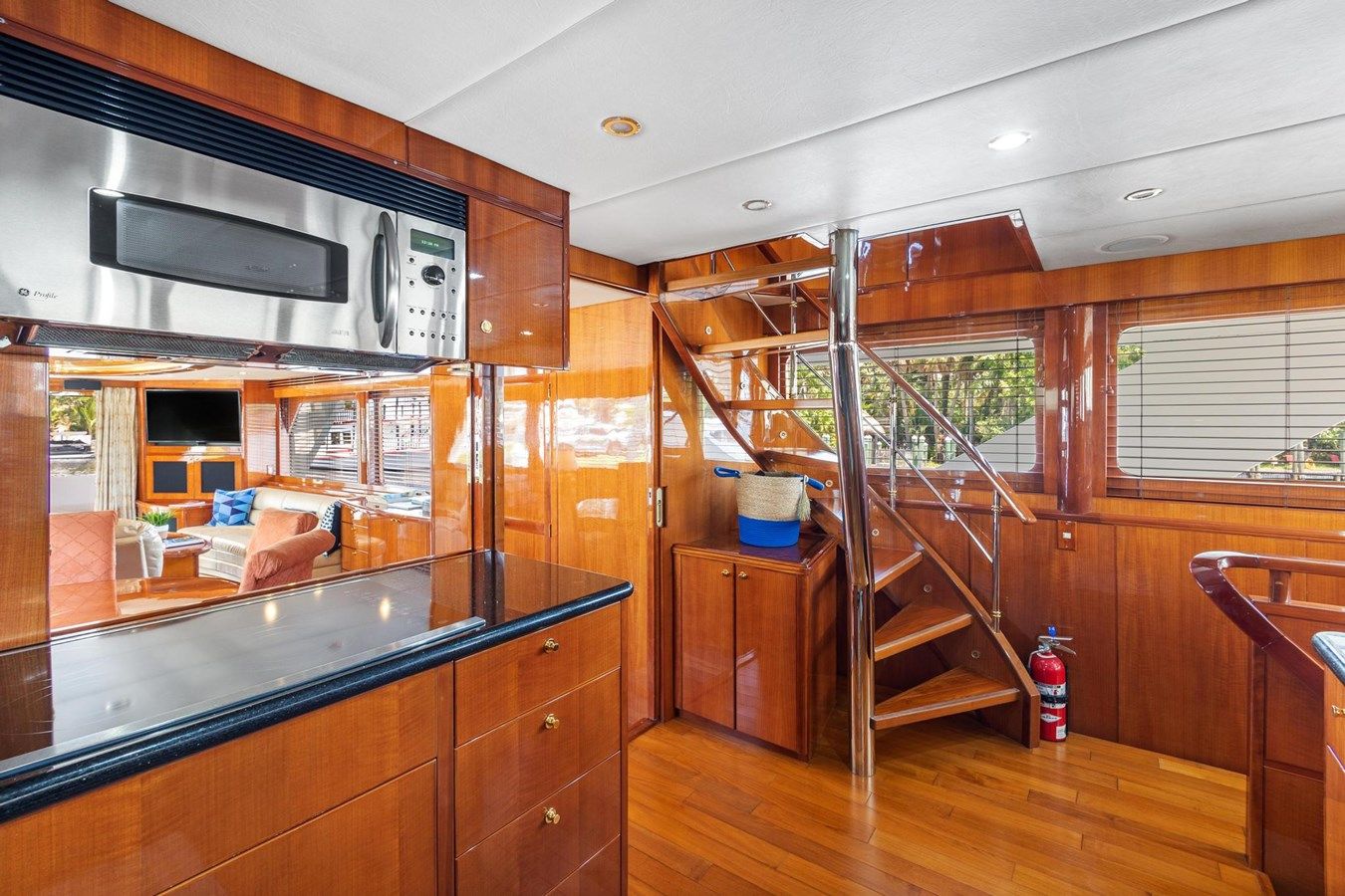 best yacht sales deals JEF82110L506