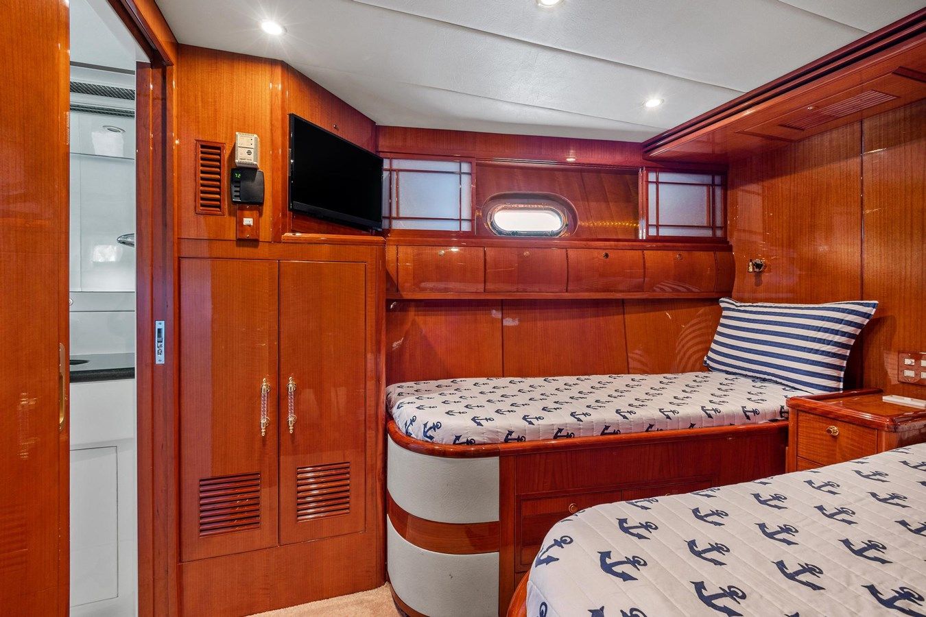 best yacht sales deals JEF82110L506 Starship Pilothouse