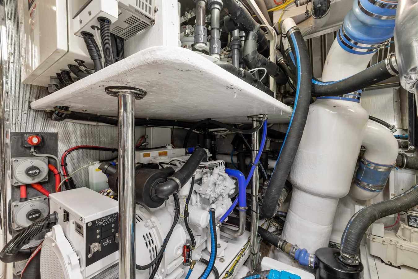 Buy a yacht JEF82110L506 2006