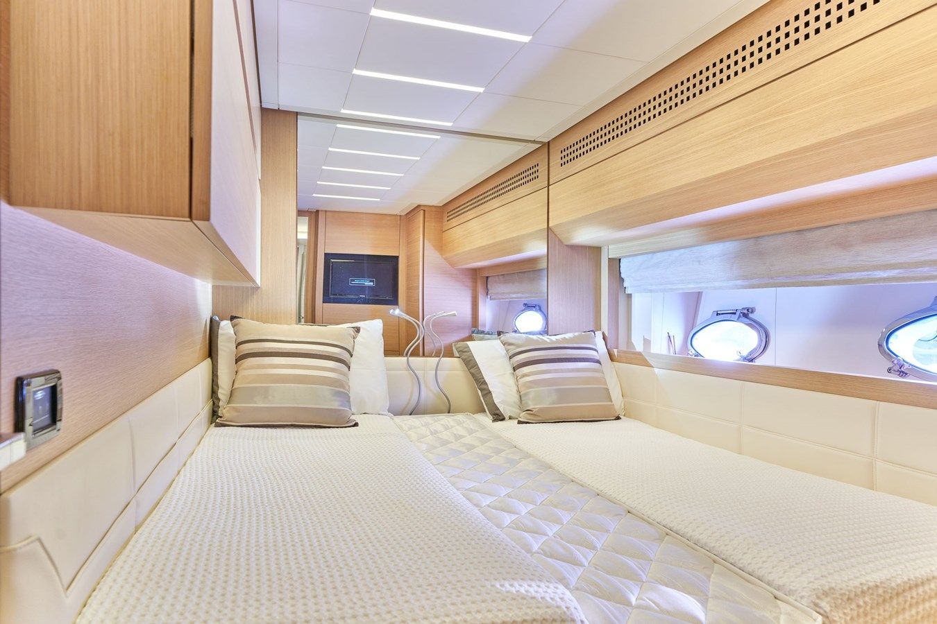 Buy a yacht HIT - PERSHING