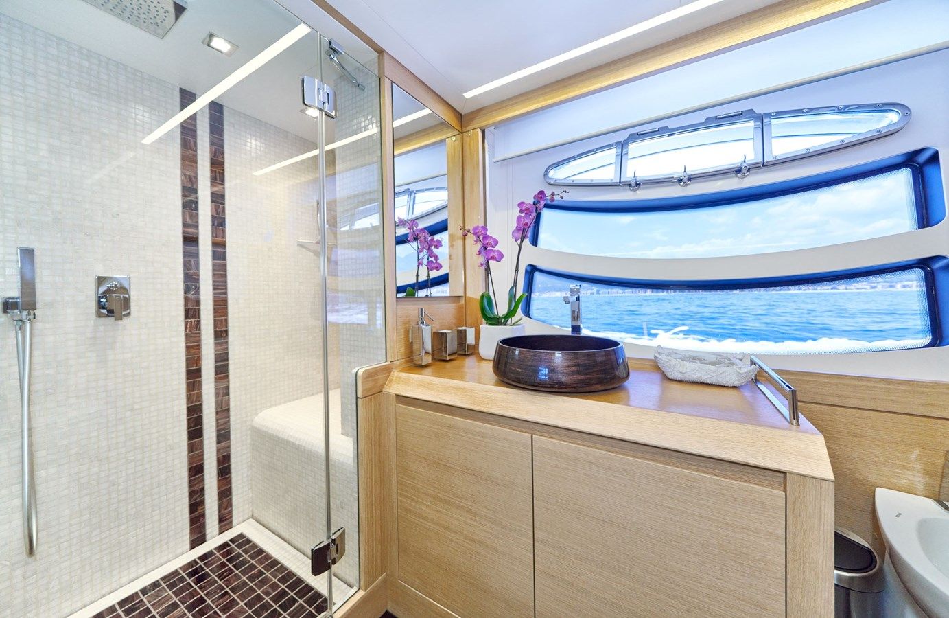 Buy a yacht HIT