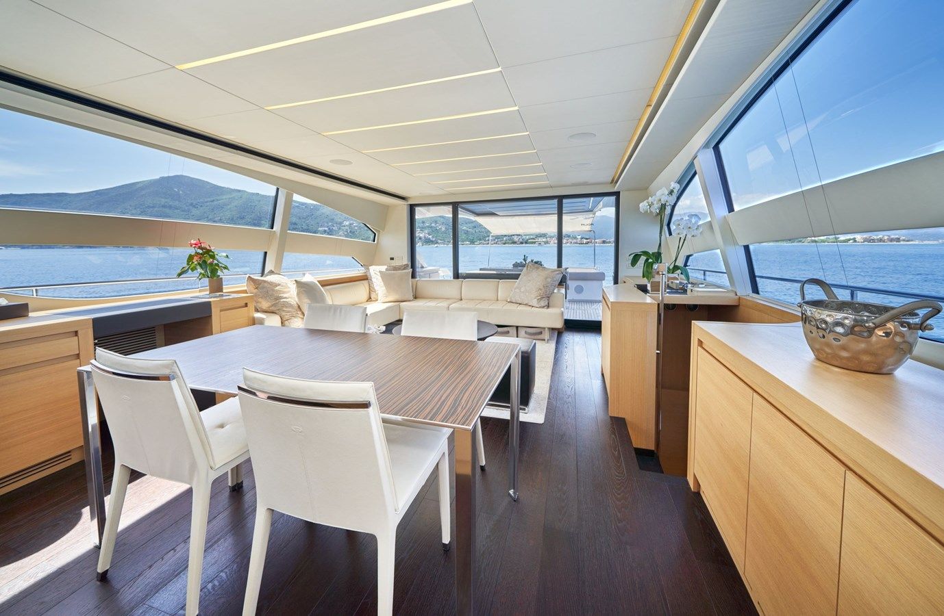 Buy a yacht HIT 82