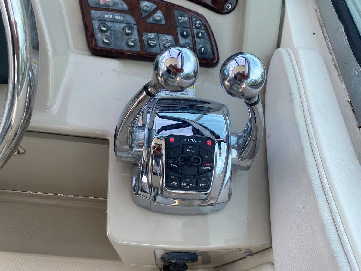 Лучшие предложения покупки яхты 2009 SEA RAY 310 SUNDANCER - SEA RAY