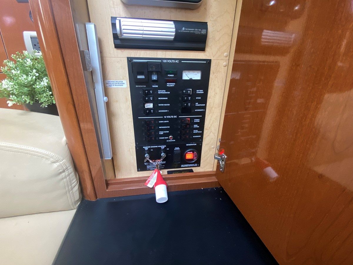 Купить 2009 SEA RAY 310 SUNDANCER - SEA RAY