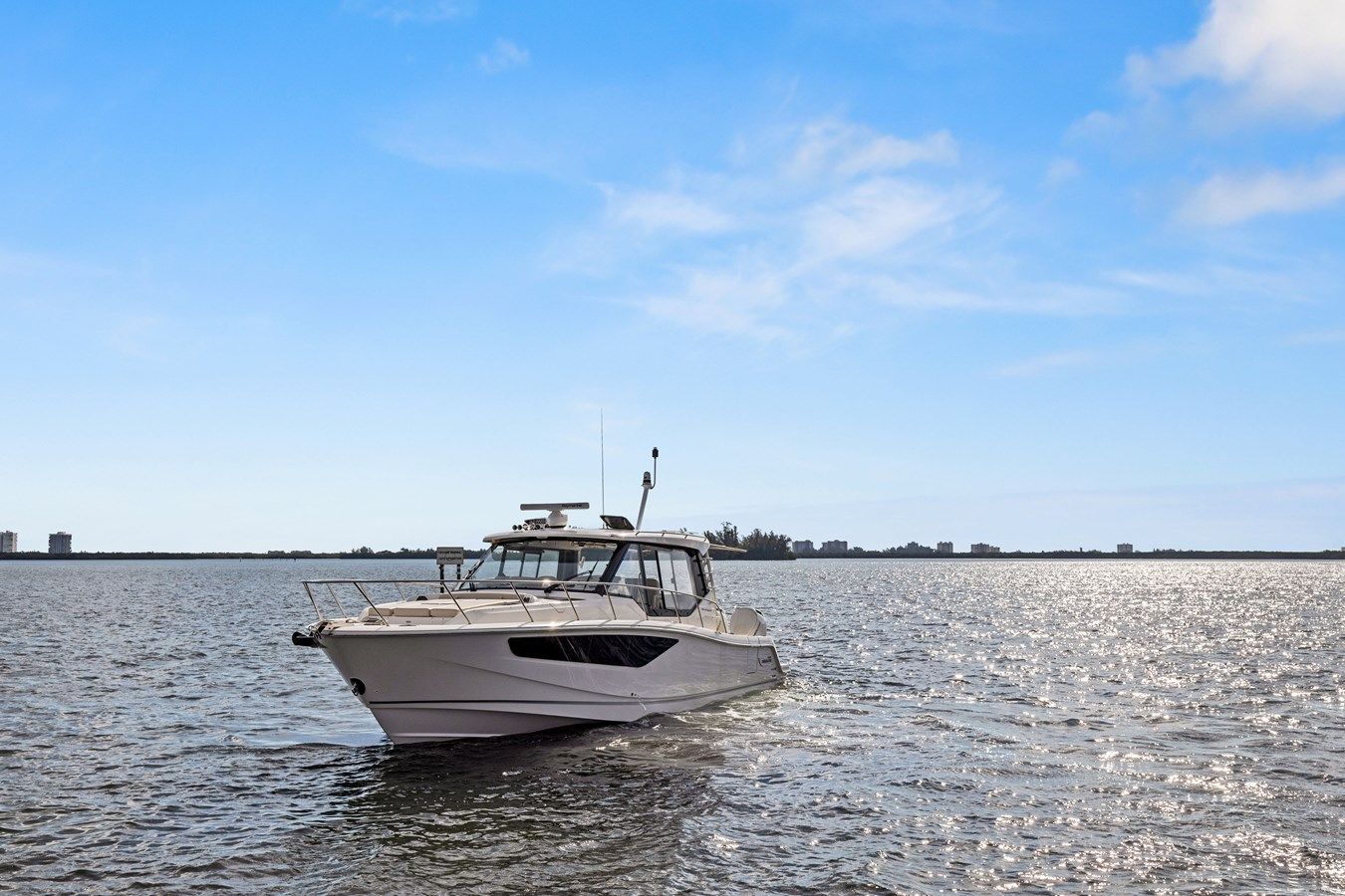 the best price on Lobo Del Mar II 405 Conquest