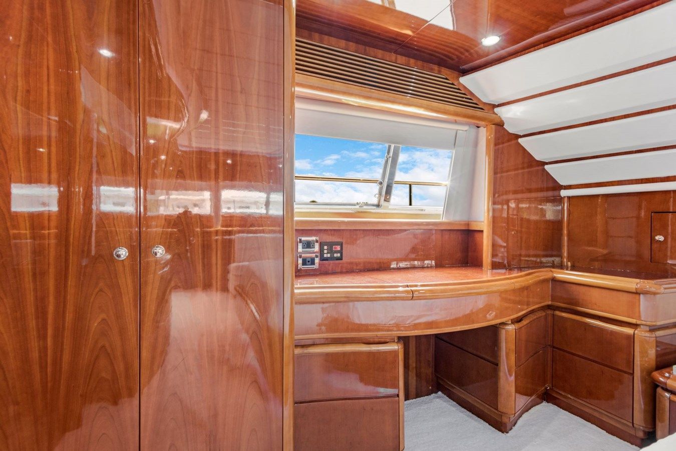 best yacht sales deals El Ladrillo III 94