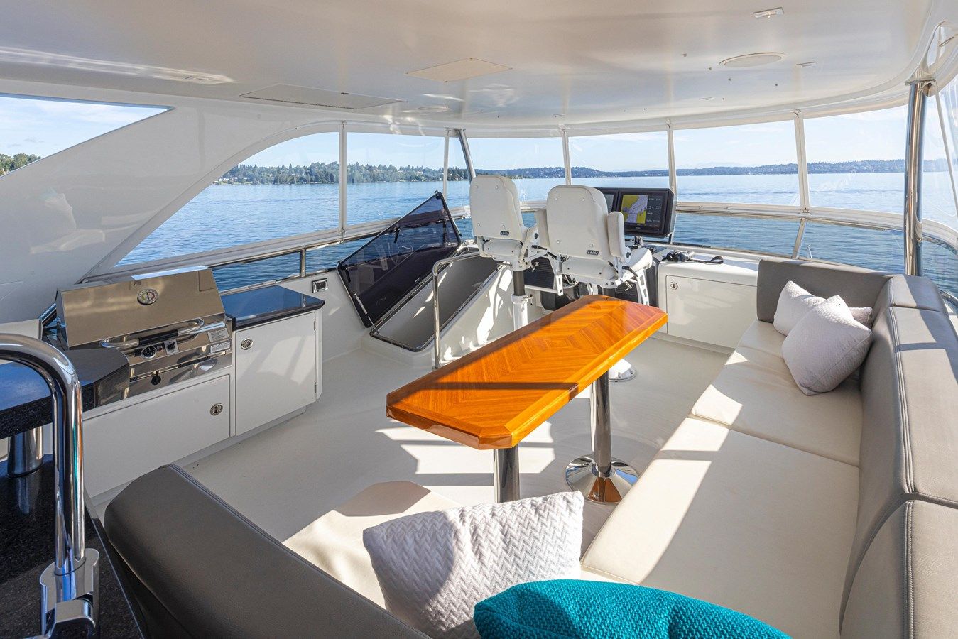 Buy a yacht Liv Mas 2017