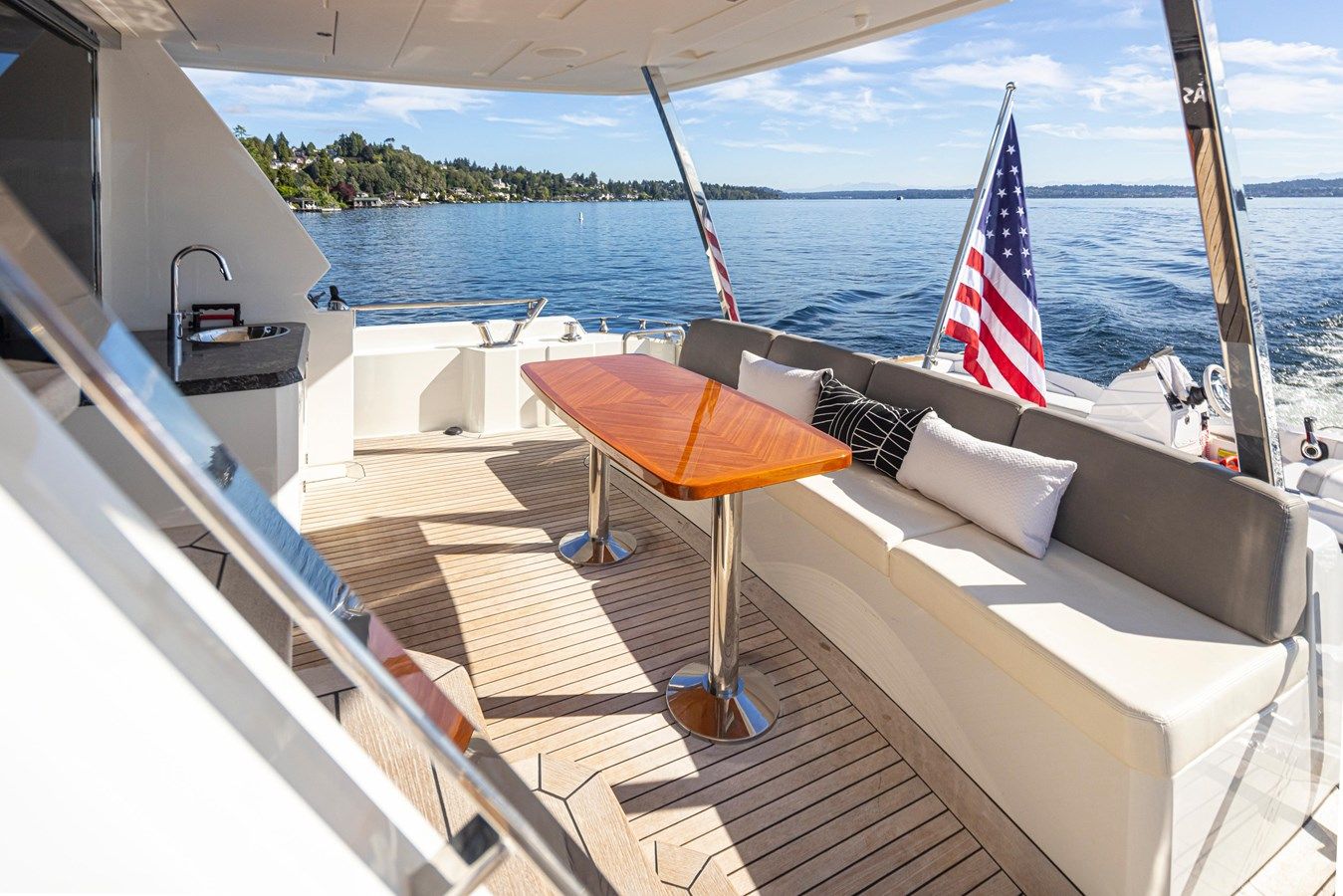Buy a yacht Liv Mas 2017
