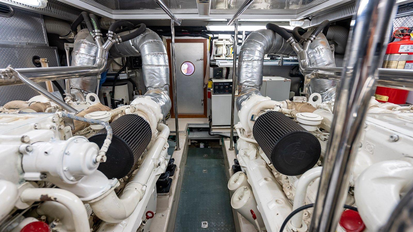 Продажа яхты UNBRIDLED 2003