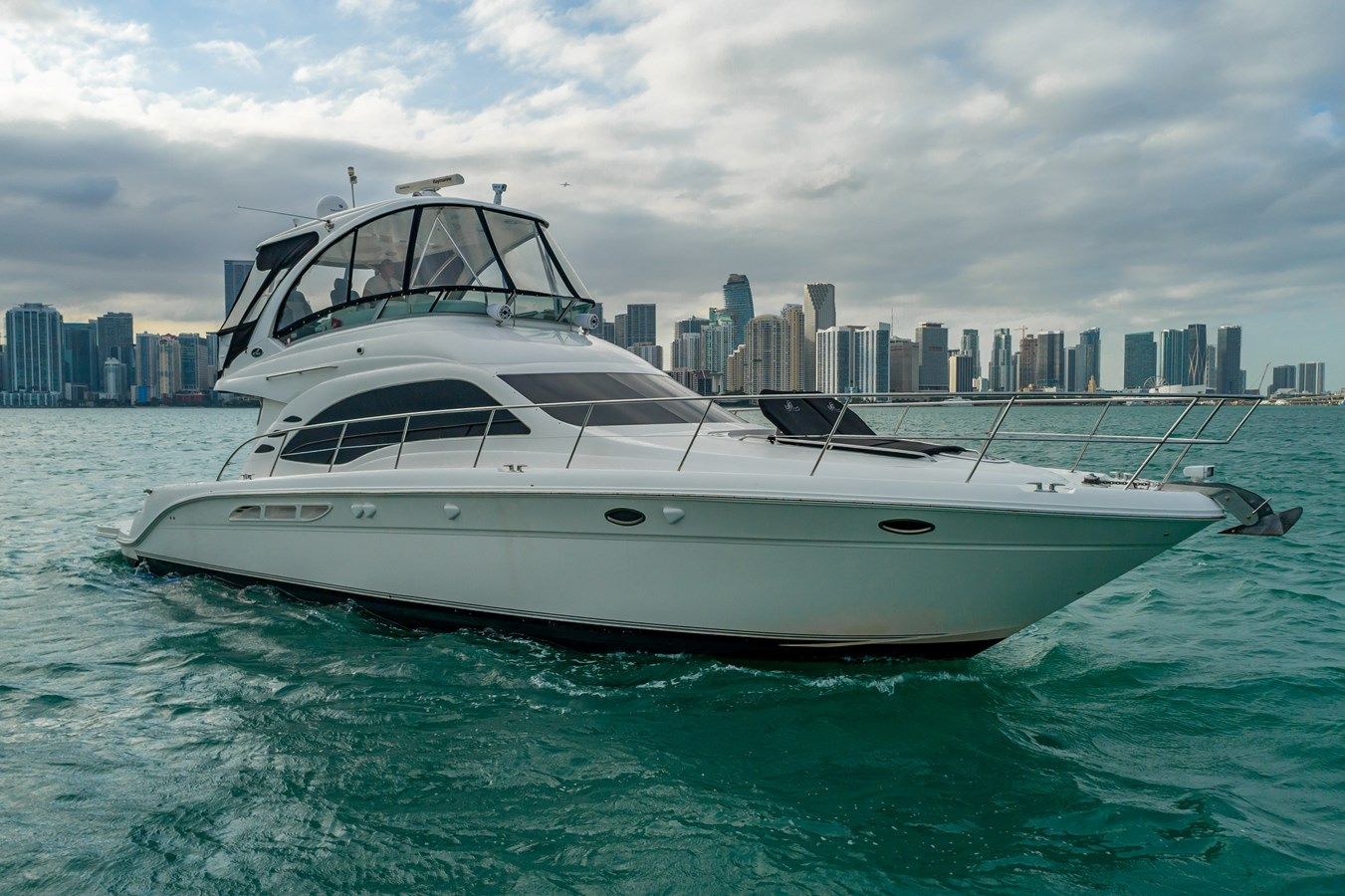 Купить яхту VALSSI - SEA RAY в Shestakov Yacht Sales