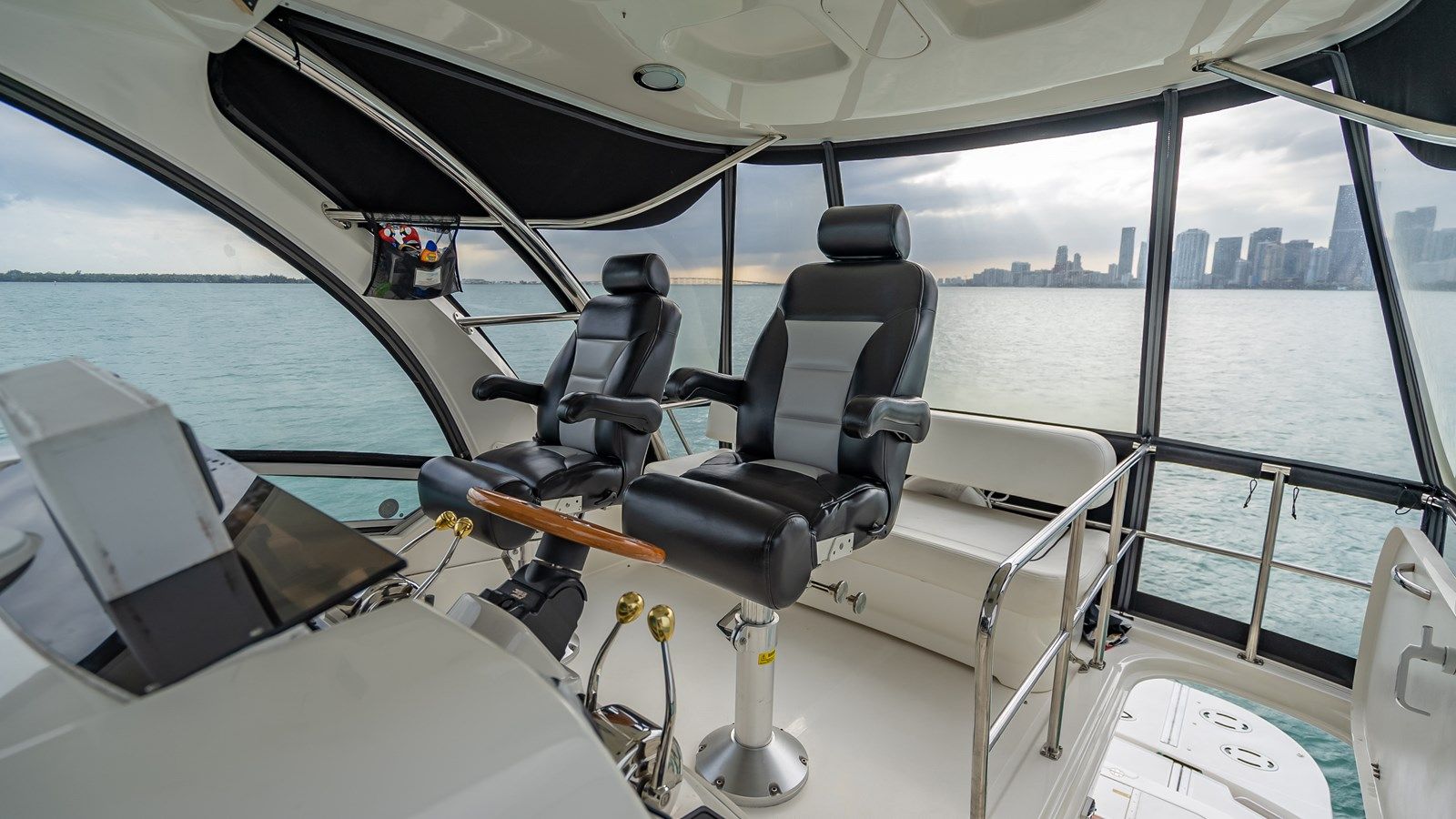 Купить яхту VALSSI - SEA RAY в Shestakov Yacht Sales