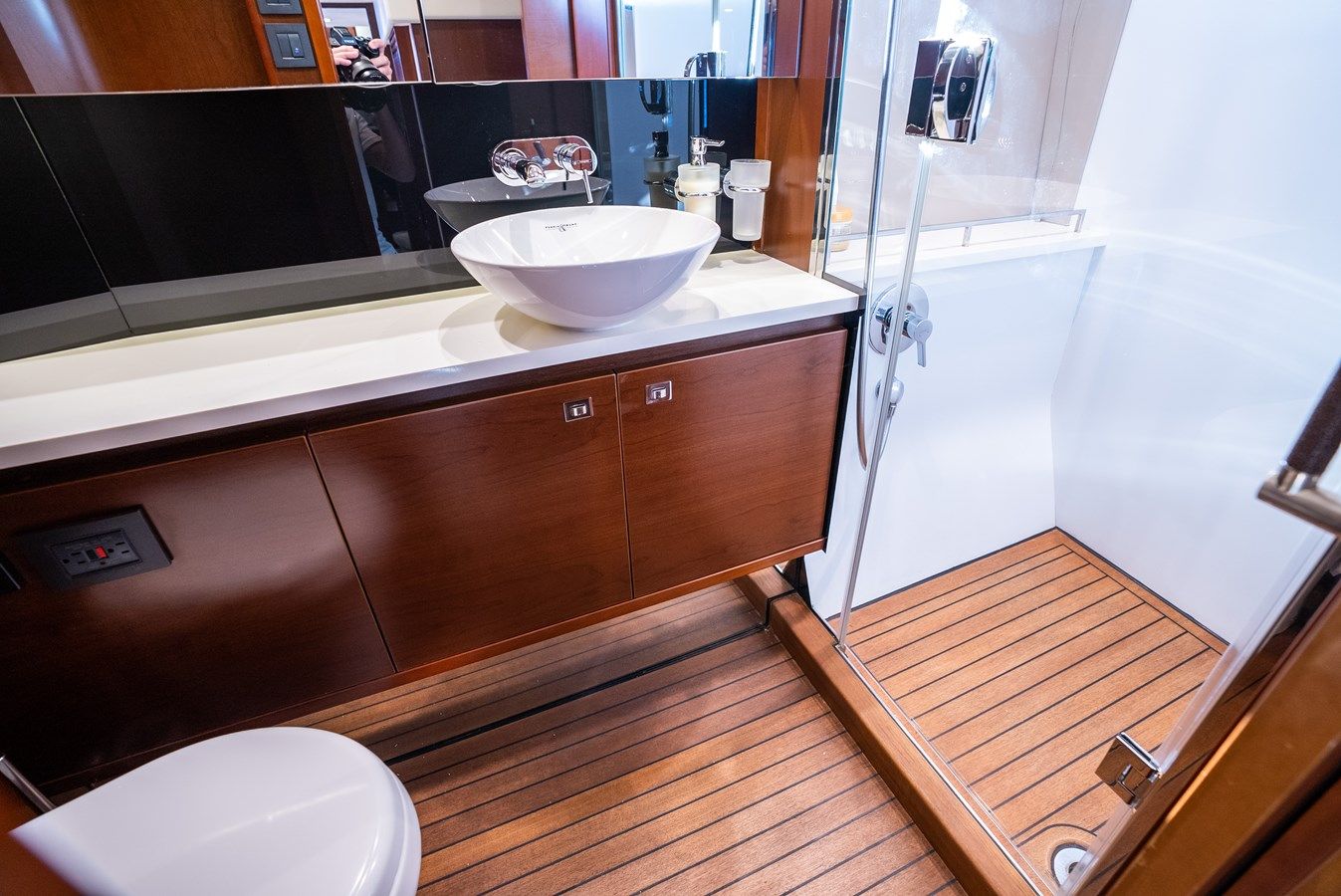 the best price on FRIENDS 2013